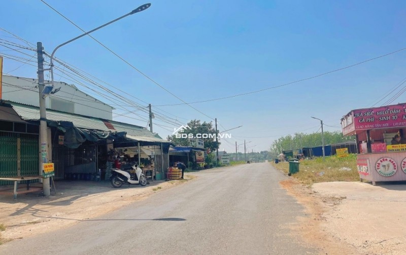 ĐẤT TP.HCM MẶT NHỰA TH.CƯ - S.HỒNG -NGAY Q.LỘ DT 3 LÔ 675m2 NGAY CHỢ GIÁ CHỈ 250TR